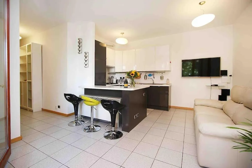 Ferienwohnung Bellissimo Bilocale Con Terrazzo Mailand Italien