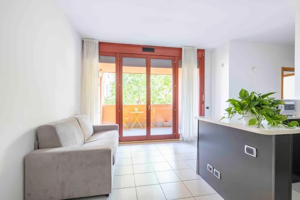 Apartment Ferienwohnung Bellissimo Bilocale Con Terrazzo Mailand